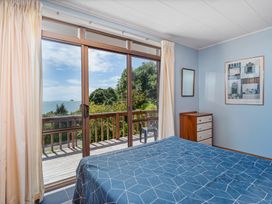 The Retreat - Front Beach Bach -  - 1028329 - thumbnail photo 21