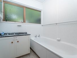 The Retreat - Front Beach Bach -  - 1028329 - thumbnail photo 23