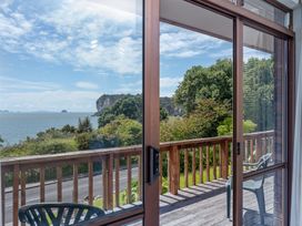 The Retreat - Front Beach Bach -  - 1028329 - thumbnail photo 27