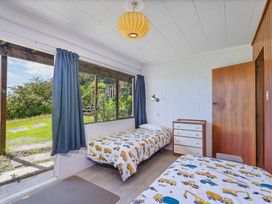 The Retreat - Front Beach Bach -  - 1028329 - thumbnail photo 33