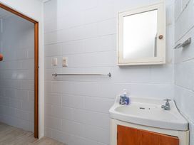 The Retreat - Front Beach Bach -  - 1028329 - thumbnail photo 34