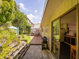 The Retreat - Front Beach Bach -  - 1028329 - thumbnail photo 40