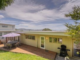 The Retreat - Front Beach Bach -  - 1028329 - thumbnail photo 46