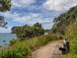 The Retreat - Front Beach Bach -  - 1028329 - thumbnail photo 49