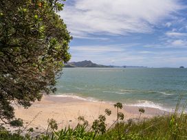 The Retreat - Front Beach Bach -  - 1028329 - thumbnail photo 50