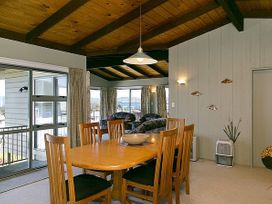 Golders Heights - Taupo Holiday Home -  - 1028426 - thumbnail photo 4
