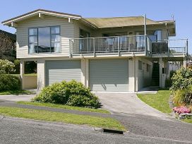 Golders Heights - Taupo Holiday Home -  - 1028426 - thumbnail photo 1