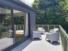 Lake House and Studio - Lake Rotoiti Holiday Home -  - 1028479 - thumbnail photo 5