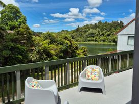 Lake House and Studio - Lake Rotoiti Holiday Home -  - 1028479 - thumbnail photo 2