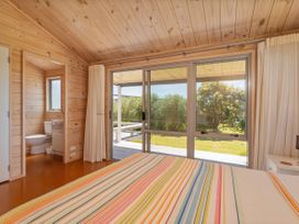 Kowhai Retreat - Matarangi Holiday Home -  - 1028518 - thumbnail photo 17