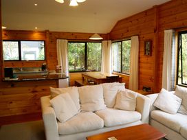 Puka Lodge (Front dwelling) - Pukawa Bay Home -  - 1028719 - thumbnail photo 4