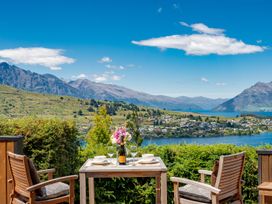 Fantail on Goldleaf - Queenstown Holiday Home -  - 1028755 - thumbnail photo 2