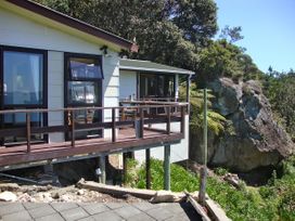 Shakespeare Cottage - Front Beach Cottage -  - 1028912 - thumbnail photo 3