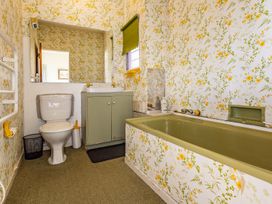 Moeroa - Wharewaka Holiday Home -  - 1028930 - thumbnail photo 27