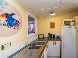 Moeroa - Wharewaka Holiday Home -  - 1028930 - thumbnail photo 21