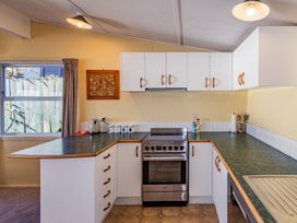 Moeroa - Wharewaka Holiday Home -  - 1028930 - thumbnail photo 17