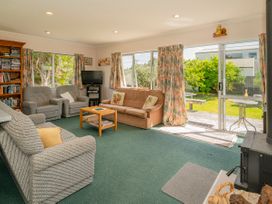 Silver Sands - Cooks Beach Holiday Home -  - 1029200 - thumbnail photo 2