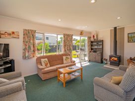 Silver Sands - Cooks Beach Holiday Home -  - 1029200 - thumbnail photo 3
