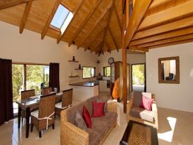 Treetop Oasis - Tairua Executive Holiday Home -  - 1029241 - thumbnail photo 4