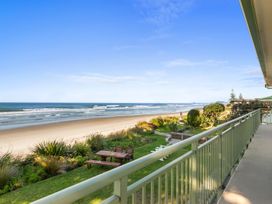 Beach Galore - Waihi Beach Holiday Home -  - 1029764 - thumbnail photo 39