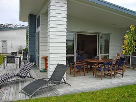 Relax at Cooks - Cooks Beach Holiday Home -  - 1029896 - thumbnail photo 2