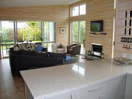 Relax at Cooks - Cooks Beach Holiday Home -  - 1029896 - thumbnail photo 7