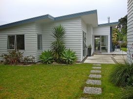Relax at Cooks - Cooks Beach Holiday Home -  - 1029896 - thumbnail photo 1