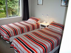 Relax at Cooks - Cooks Beach Holiday Home -  - 1029896 - thumbnail photo 13