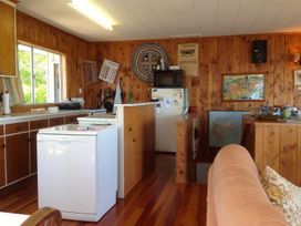 Relax Lakeside - Five Mile Bay Holiday Home -  - 1030469 - thumbnail photo 8