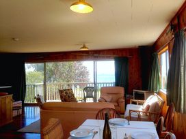 Relax Lakeside - Five Mile Bay Holiday Home -  - 1030469 - thumbnail photo 7