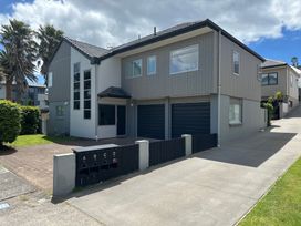 At The Bay - Mt Maunganui Holiday Home -  - 1030482 - thumbnail photo 2