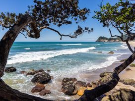 Ronas - Whiritoa Beach Bach -  - 1030853 - thumbnail photo 2