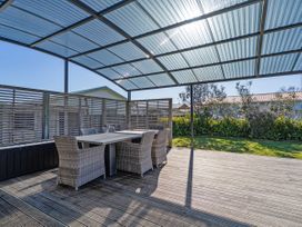 Fun at Whangamata - Whangamata Holiday Home -  - 1030894 - thumbnail photo 3