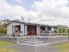 Pretty in Pauanui - Pauanui Holiday Home -  - 1031071 - thumbnail photo 1
