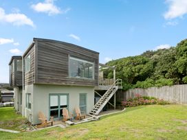 Beachfront Getaway - Waikanae Beach Holiday Home -  - 1031268 - thumbnail photo 10