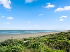 Beachfront Getaway - Waikanae Beach Holiday Home -  - 1031268 - thumbnail photo 13