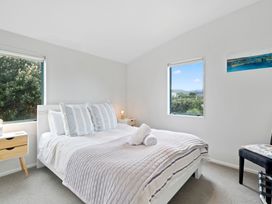 Beachfront Getaway - Waikanae Beach Holiday Home -  - 1031268 - thumbnail photo 14