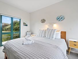 Beachfront Getaway - Waikanae Beach Holiday Home -  - 1031268 - thumbnail photo 21