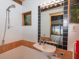 Crows Nest - Queenstown Holiday Home -  - 1031385 - thumbnail photo 14