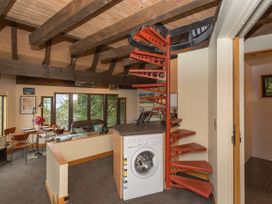 Crows Nest - Queenstown Holiday Home -  - 1031385 - thumbnail photo 8