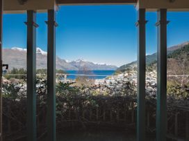 McAlister House - Queenstown Holiday Home -  - 1031588 - thumbnail photo 1