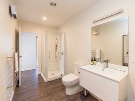 Southern Lakes Spa - Queenstown Apartment R2 -  - 1031611 - thumbnail photo 8