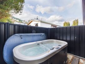 Southern Lakes Spa - Queenstown Apartment R2 -  - 1031611 - thumbnail photo 12
