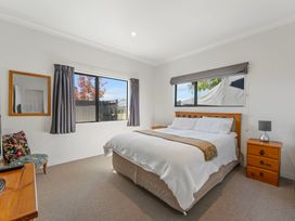 Lake Magic - Motuoapa Holiday Home -  - 1031631 - thumbnail photo 14