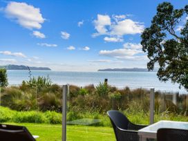 An outdoor view of the sea and plants at Beachfront Escape - Snells Beach Holiday Home Matakana