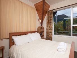 Rest and Relax - Queenstown Holiday Home -  - 1031693 - thumbnail photo 11