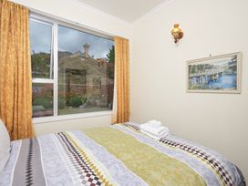 Rest and Relax - Queenstown Holiday Home -  - 1031693 - thumbnail photo 10