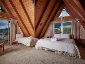 Rest and Relax - Queenstown Holiday Home -  - 1031693 - thumbnail photo 12