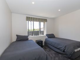 Modern Cottage Charm - Albert Town Holiday Home Only 5 Minutes From Wanaka -  - 1031731 - thumbnail photo 12