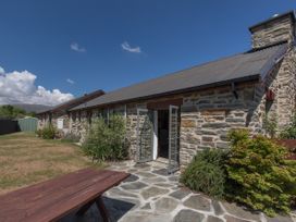Modern Cottage Charm - Albert Town Holiday Home Only 5 Minutes From Wanaka -  - 1031731 - thumbnail photo 15
